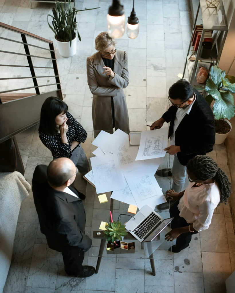 Parte de nuestro equipo trabajando en un proyecto